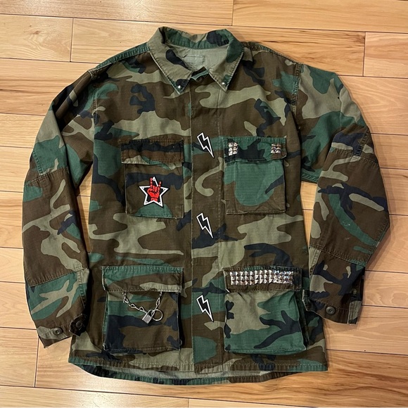 CAMO/ MILITARY JACKET/ TOP-ON BACK—MILITARY WITH STUDS—CUSTOM-OVERSIZED —COOL 🔥 - Picture 8 of 16